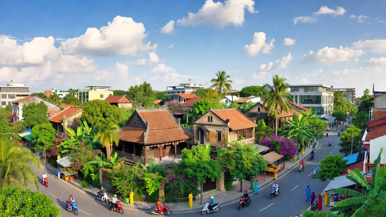 Quang cảnh thị xã Hoài Nhơn, Bình Định với kiến trúc truyền thống và không gian xanh mát.