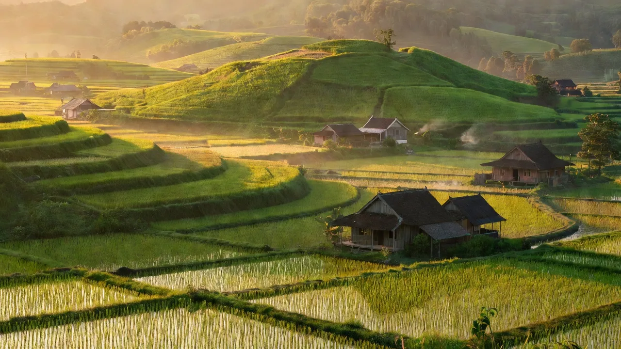 Cảnh nông thôn Xã Bình Dương, Huyện Hoà An, Tỉnh Cao Bằng với đồi núi và cánh đồng đẹp.