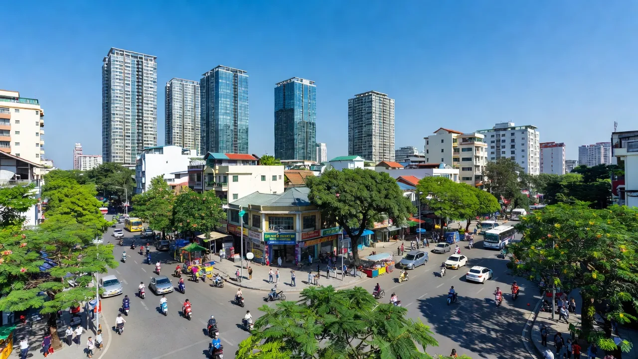 Quận Hoàng Mai, Hà Nội với khu dân cư hiện đại, cây xanh và bầu trời trong xanh tại Việt Nam.