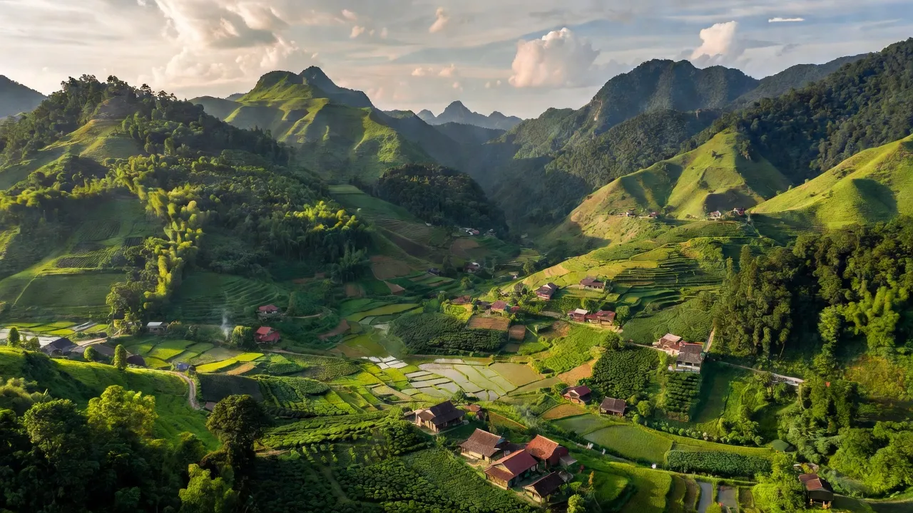 Khung cảnh huyện Anh Sơn, Nghệ An với đồi núi xanh tươi, thung lũng và làng quê truyền thống.