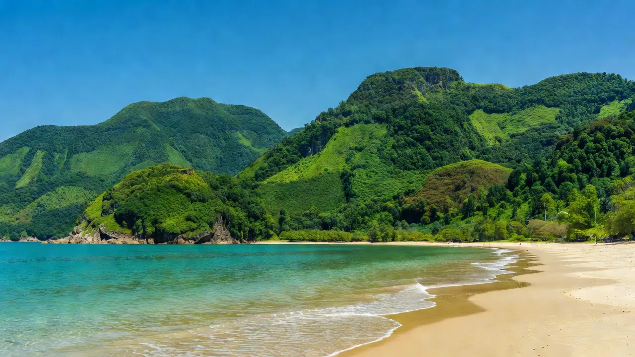 Cảnh đẹp huyện Quảng Ninh, tỉnh Quảng Bình với núi rừng, biển xanh và bầu trời trong xanh.