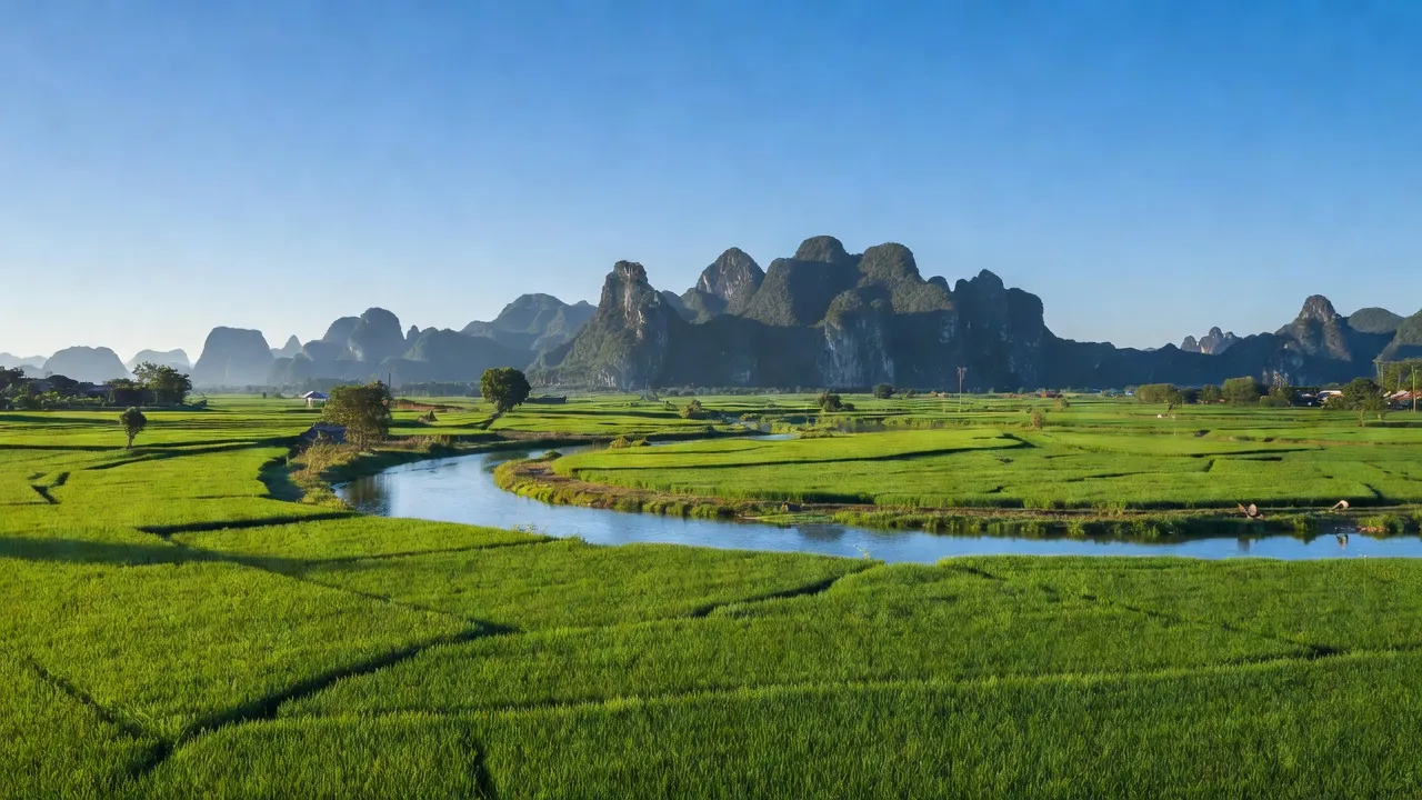 Cảnh đẹp Xã Thượng Giáp, Huyện Na Hang, Tuyên Quang với cánh đồng và núi non.