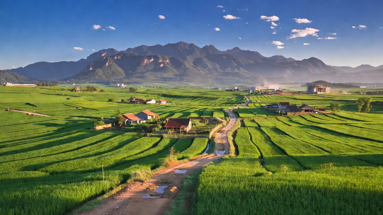 Bình Xuyên, Vĩnh Phúc với đồng ruộng xanh, núi non hùng vĩ, thể hiện vẻ đẹp tự nhiên và phát triển.